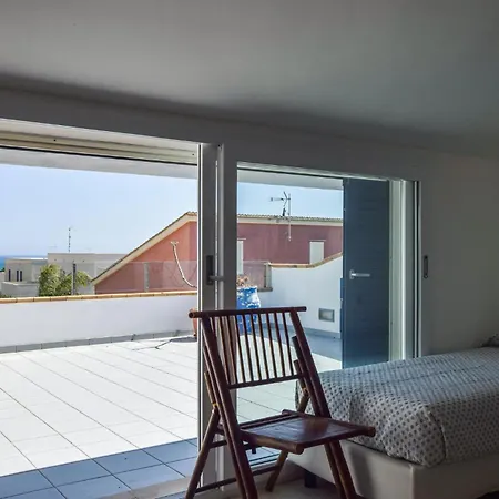 4 Bedroom Gorgeous In Marina Di Ragussa *