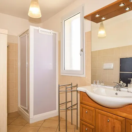 4 Bedroom Gorgeous In Marina Di Ragussa Holiday home