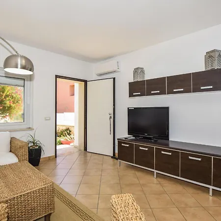 4 Bedroom Gorgeous In Marina Di Ragussa *