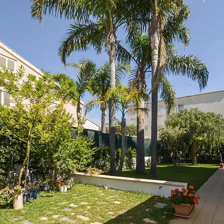 4 Bedroom Gorgeous In Marina Di Ragussa Holiday home *