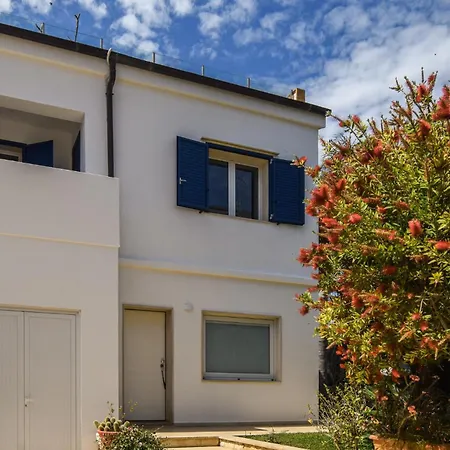 4 Bedroom Gorgeous In Marina Di Ragussa Marina di Ragusa