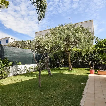 4 Bedroom Gorgeous In Marina Di Ragussa Marina di Ragusa