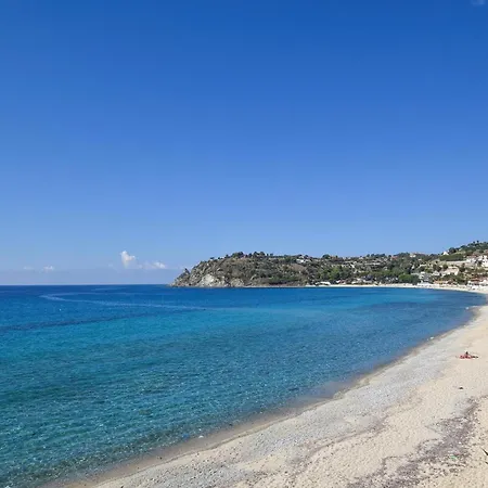 4 Bedroom Gorgeous In Marina Di Ragussa *