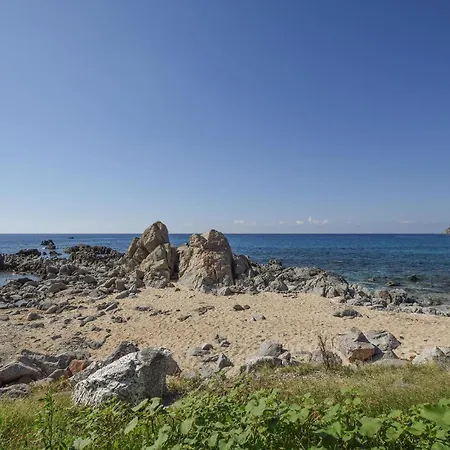 4 Bedroom Gorgeous In Marina Di Ragussa Holiday home *